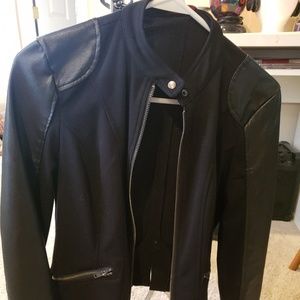 Sofia Vergara leather sleeve jacket